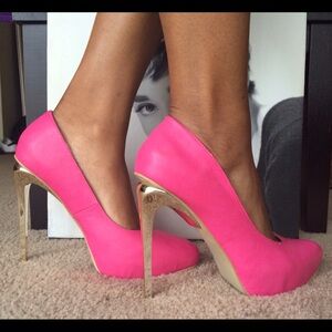 Liliana Amelia Fushia/Gold Pump